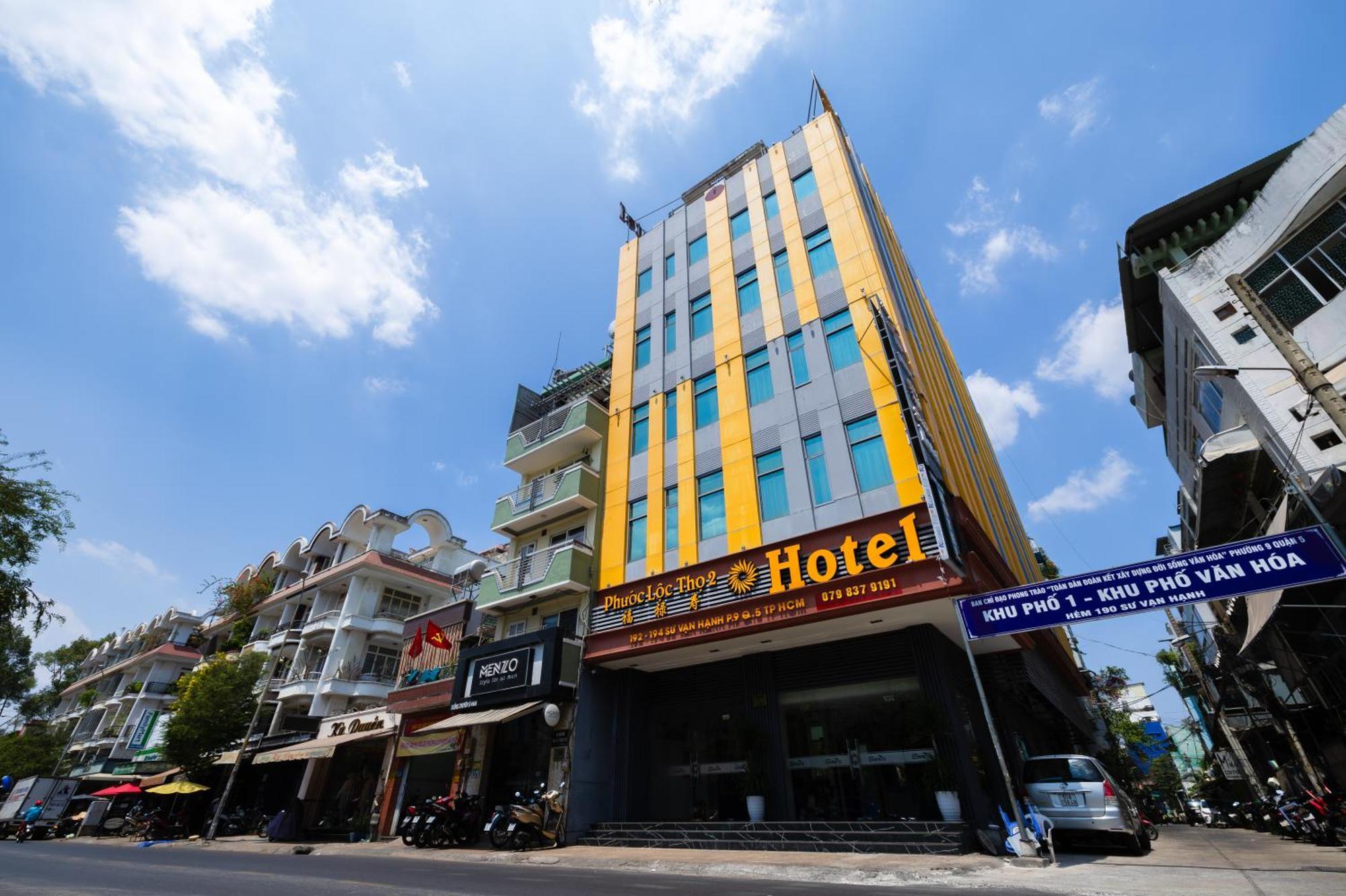 Отель Khach San Phuoc Loc Tho 2 - 福禄寿 Хошимин Экстерьер фото