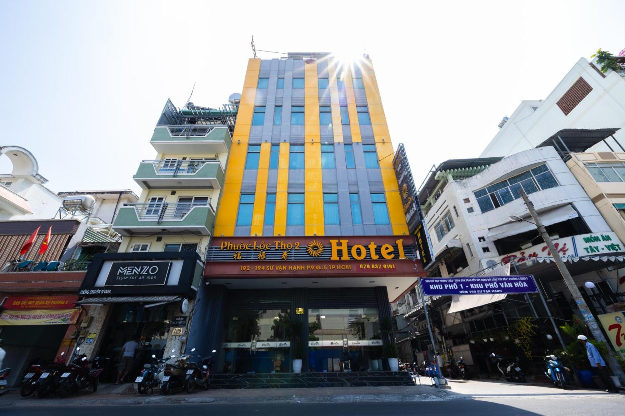 Отель Khach San Phuoc Loc Tho 2 - 福禄寿 Хошимин Экстерьер фото